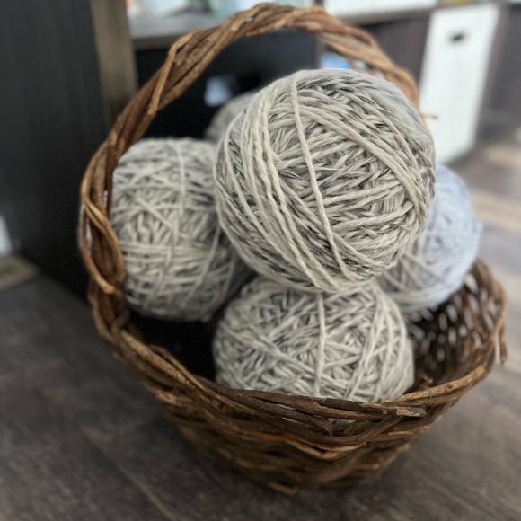 Wool ease super chunky marble yarn - Picture 3 of 3